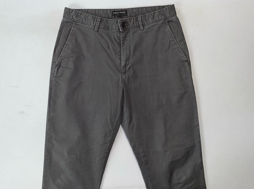 Banana Republic Athletic Fit Lived In Flat Front Chino Pants Flint Gray. 31X29.5